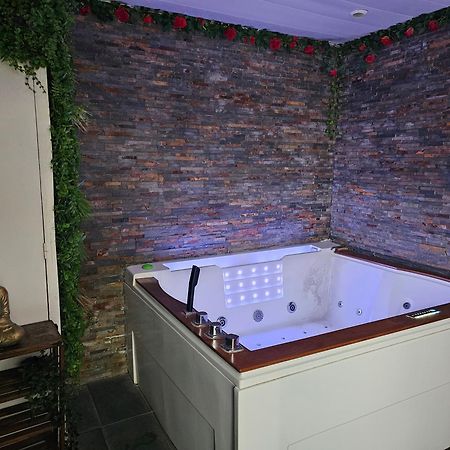 Les Bulles Medievales - Appartement Dedie Au Bien Etre Avec Spa - Netflix Et Wifi - Climatisation Carcassonne Luaran gambar